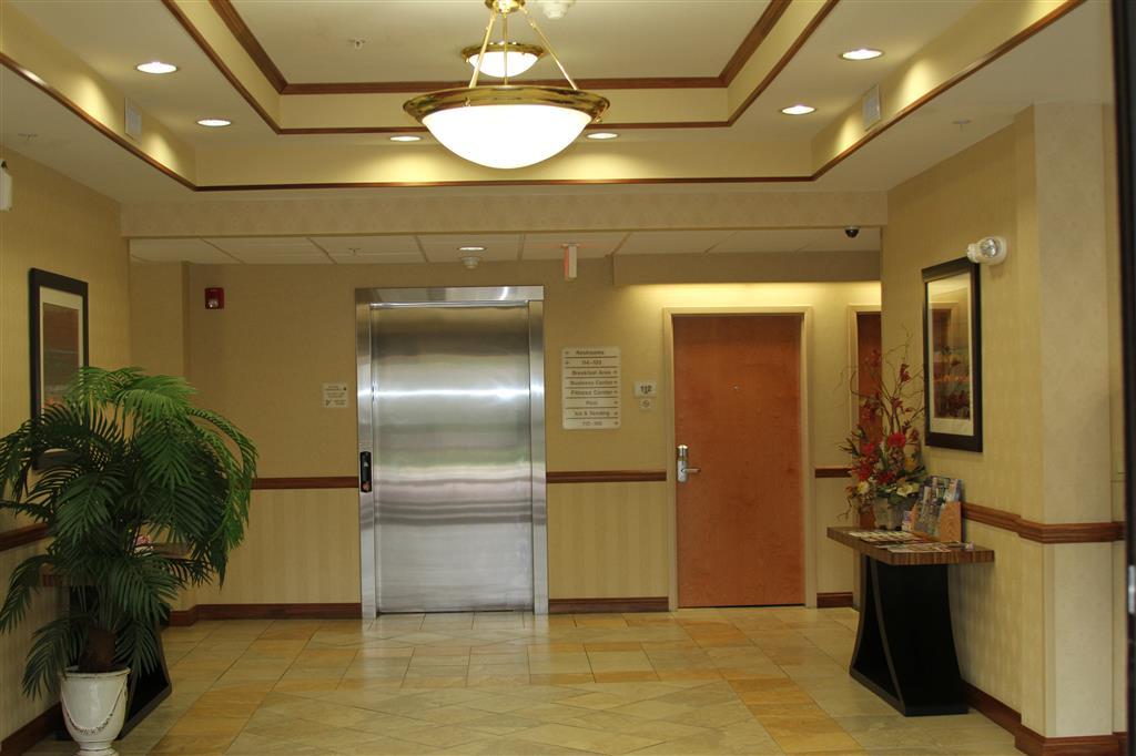 Best Western Smithfield Inn Interior photo